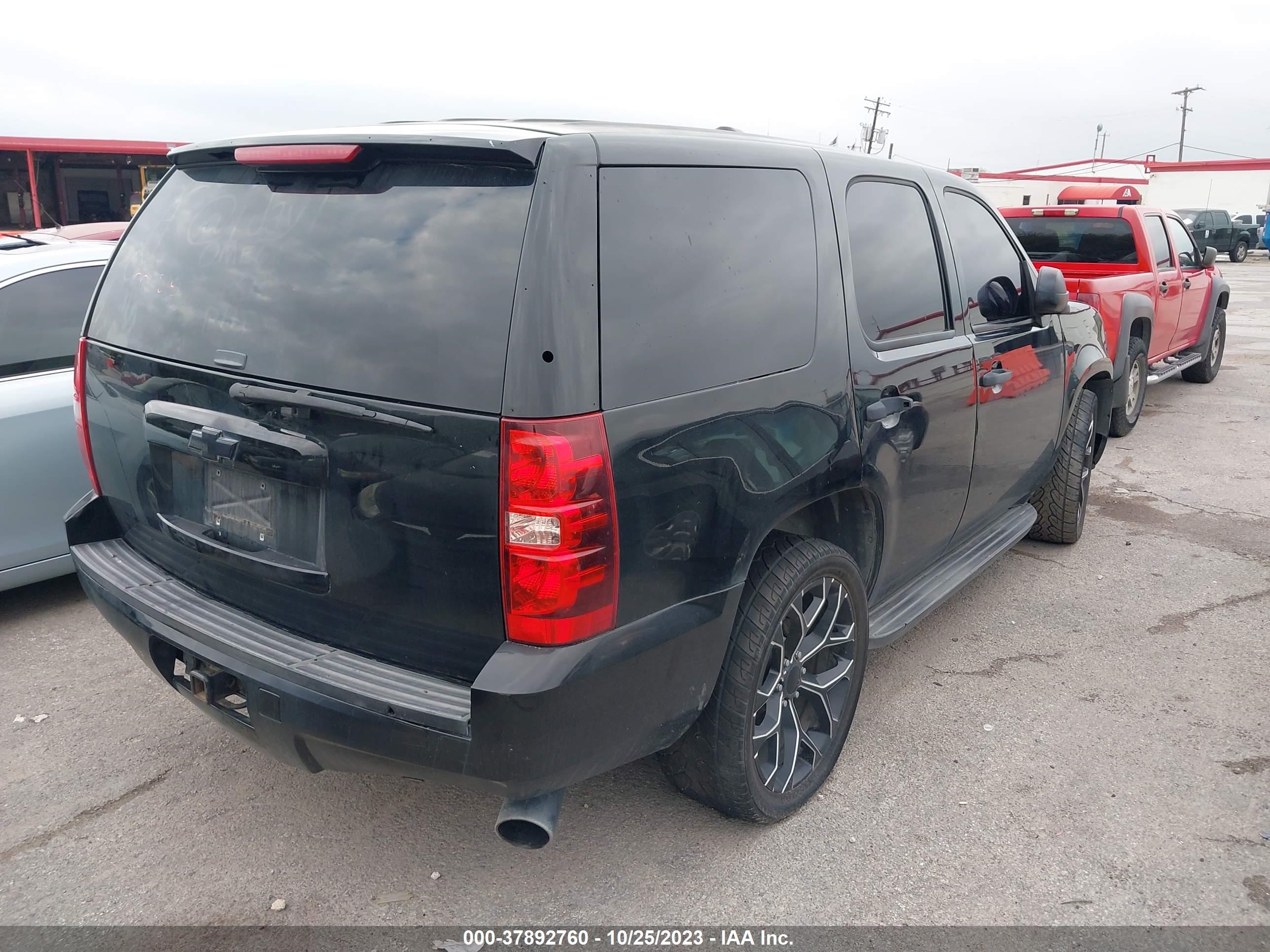 Photo 3 VIN: 1GNLC2E01ER205815 - CHEVROLET TAHOE 