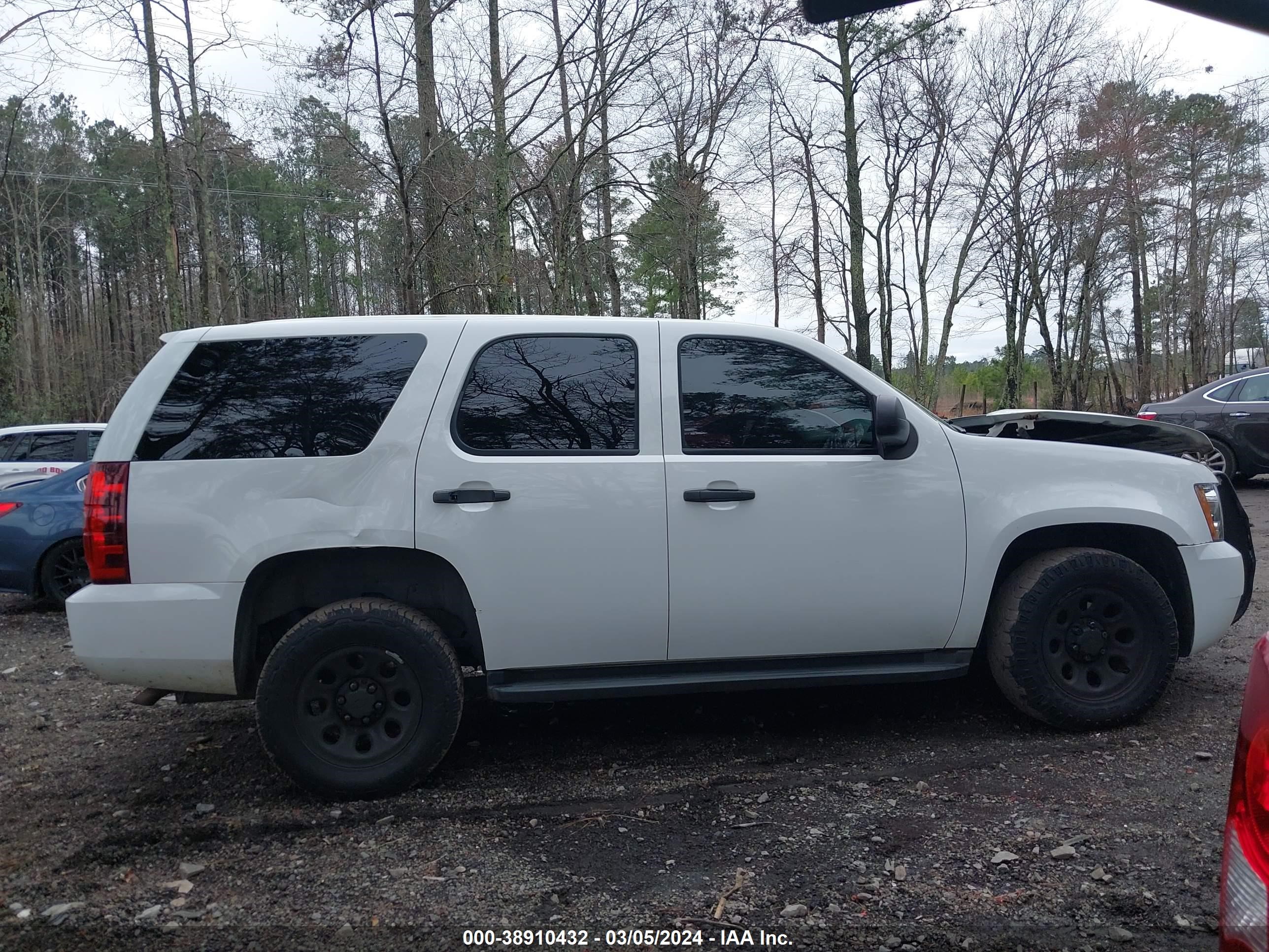 Photo 12 VIN: 1GNLC2E05BR383951 - CHEVROLET TAHOE 