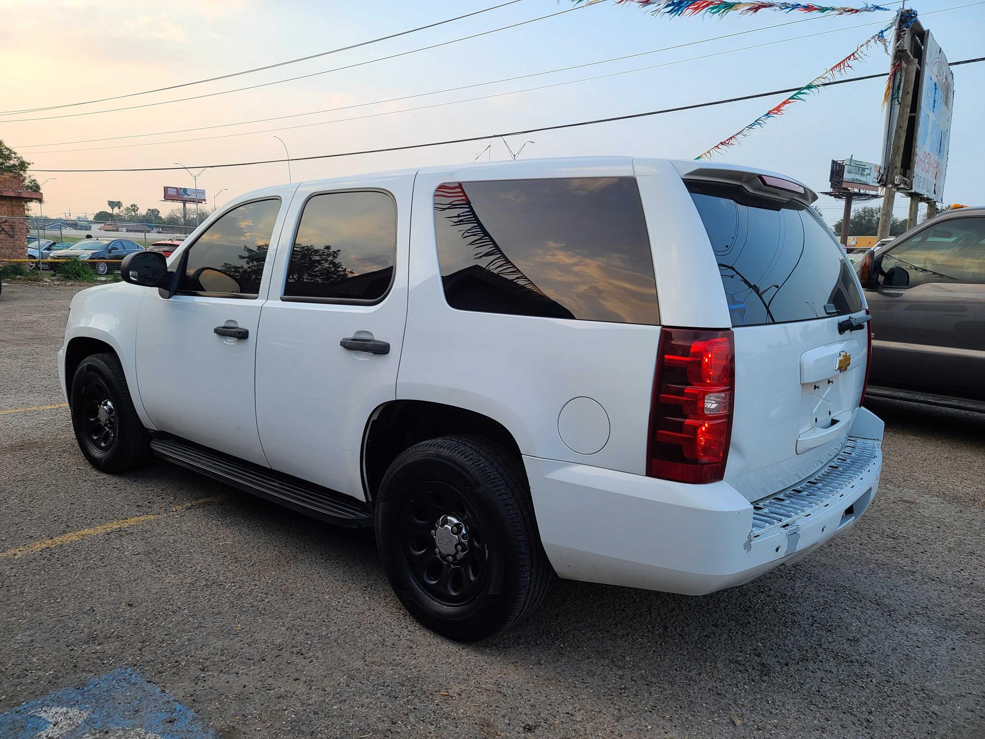 Photo 2 VIN: 1GNLC2E05CR176722 - CHEVROLET TAHOE POLI 