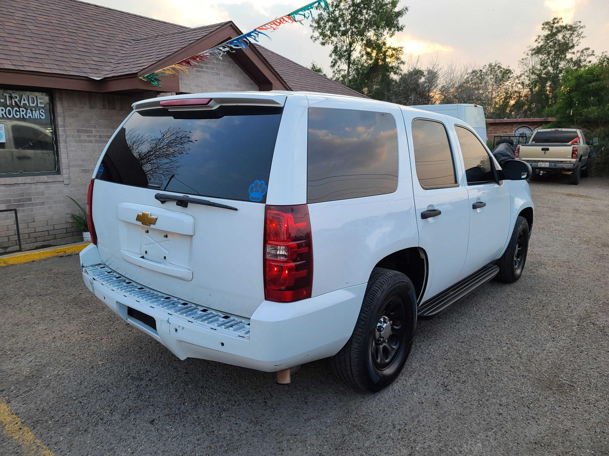 Photo 3 VIN: 1GNLC2E05CR176722 - CHEVROLET TAHOE POLI 