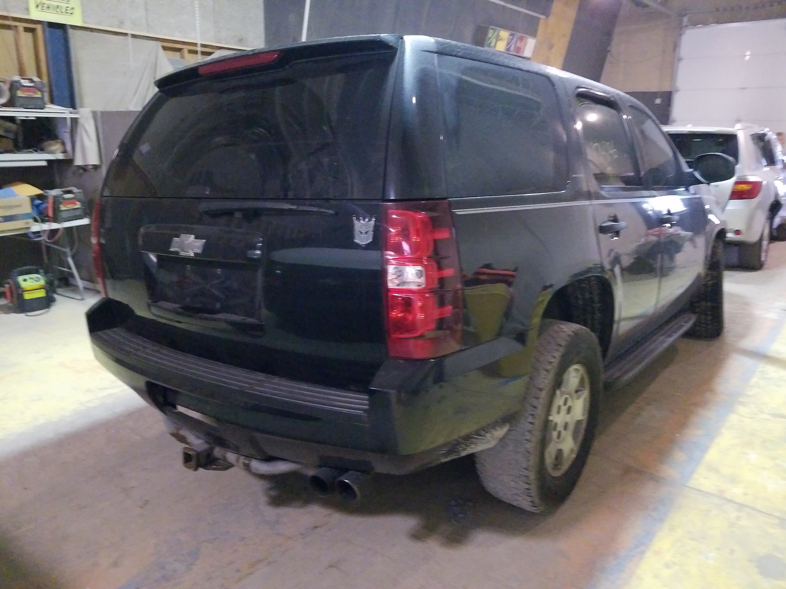 Photo 3 VIN: 1GNLC2E06BR174296 - CHEVROLET TAHOE POLI 