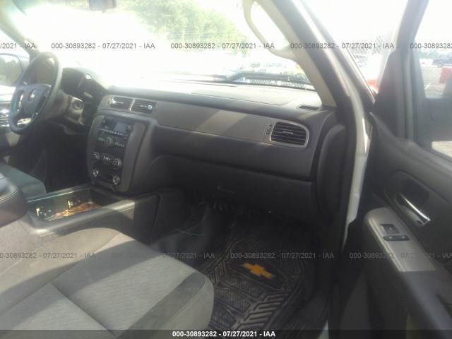 Photo 4 VIN: 1GNLC2E0XBR320926 - CHEVROLET TAHOE 