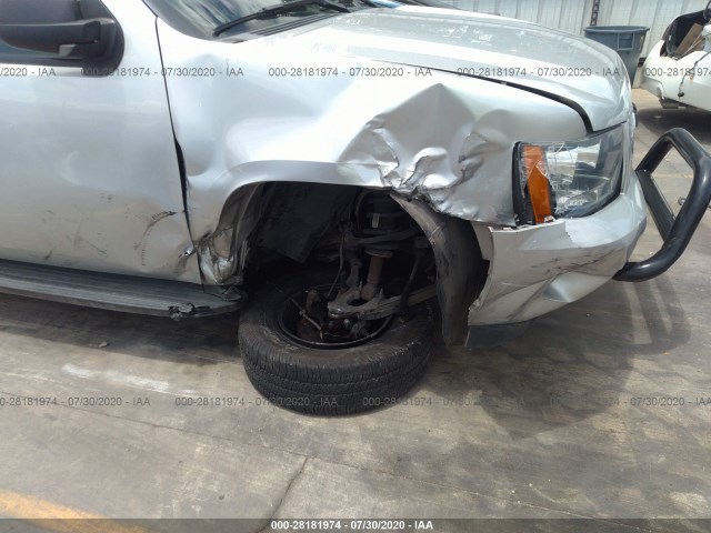 Photo 5 VIN: 1GNLC2E0XDR293889 - CHEVROLET TAHOE 