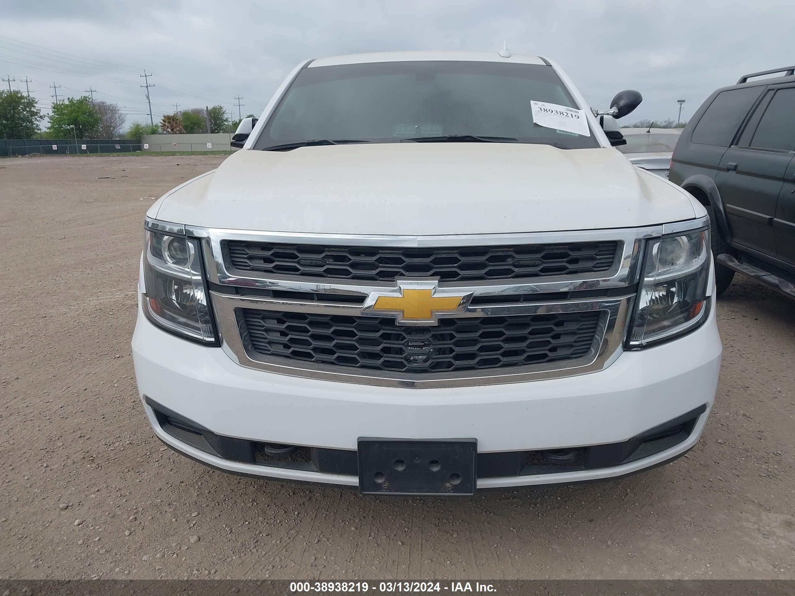 Photo 11 VIN: 1GNLCDEC3JR139395 - CHEVROLET TAHOE 