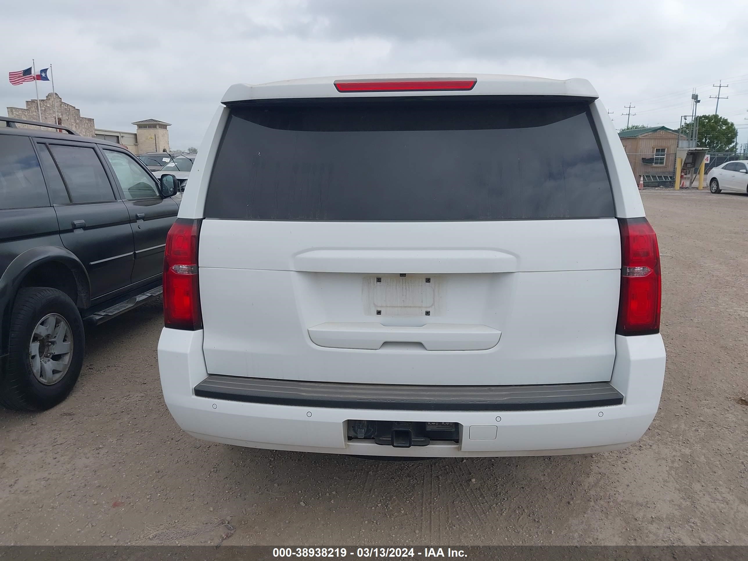 Photo 15 VIN: 1GNLCDEC3JR139395 - CHEVROLET TAHOE 