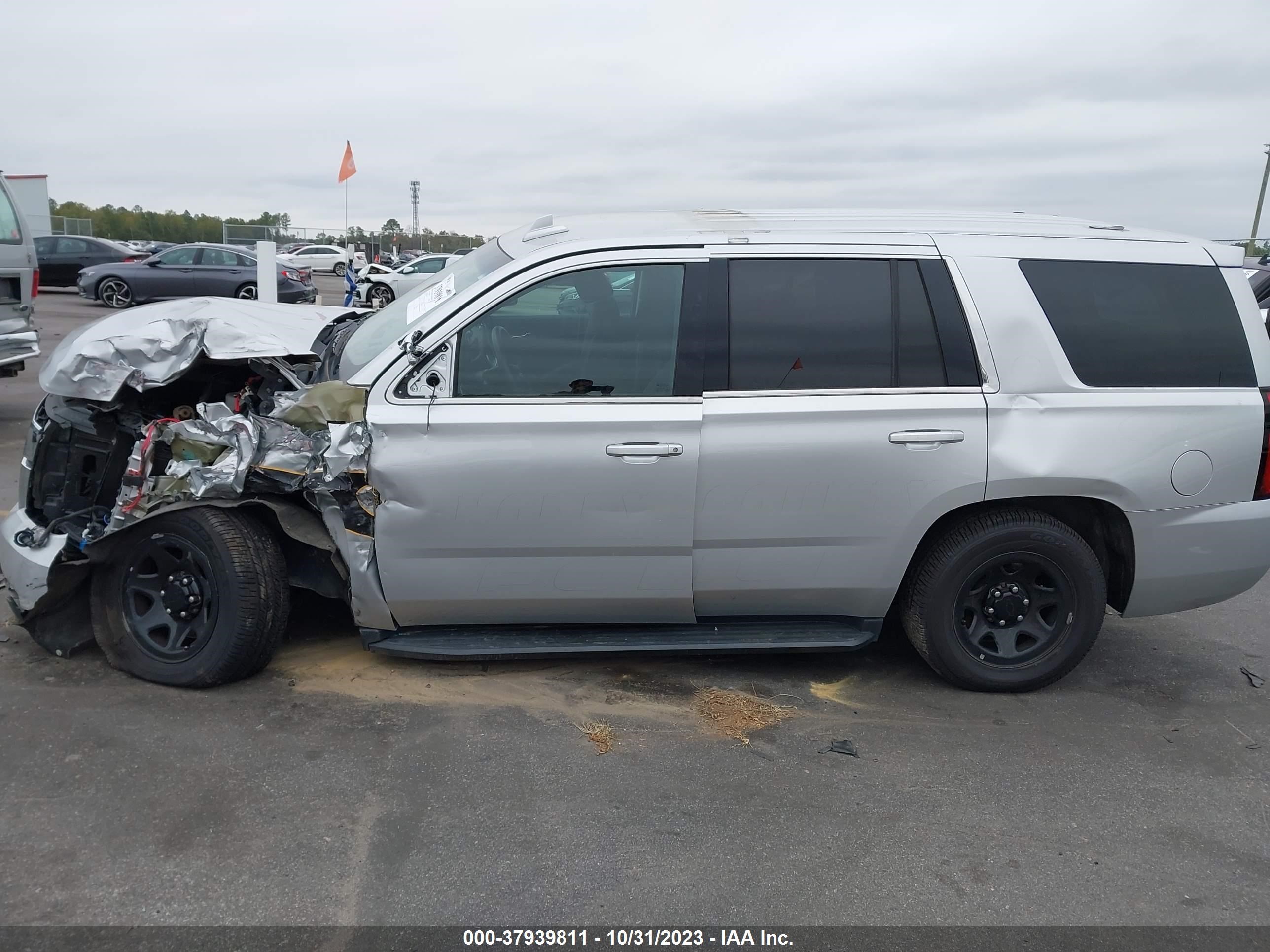 Photo 13 VIN: 1GNLCDEC3KR384182 - CHEVROLET TAHOE 