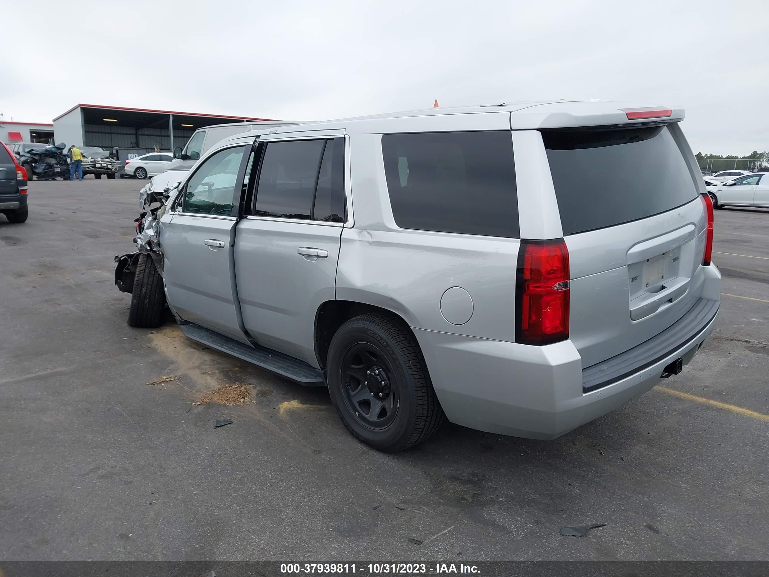 Photo 2 VIN: 1GNLCDEC3KR384182 - CHEVROLET TAHOE 