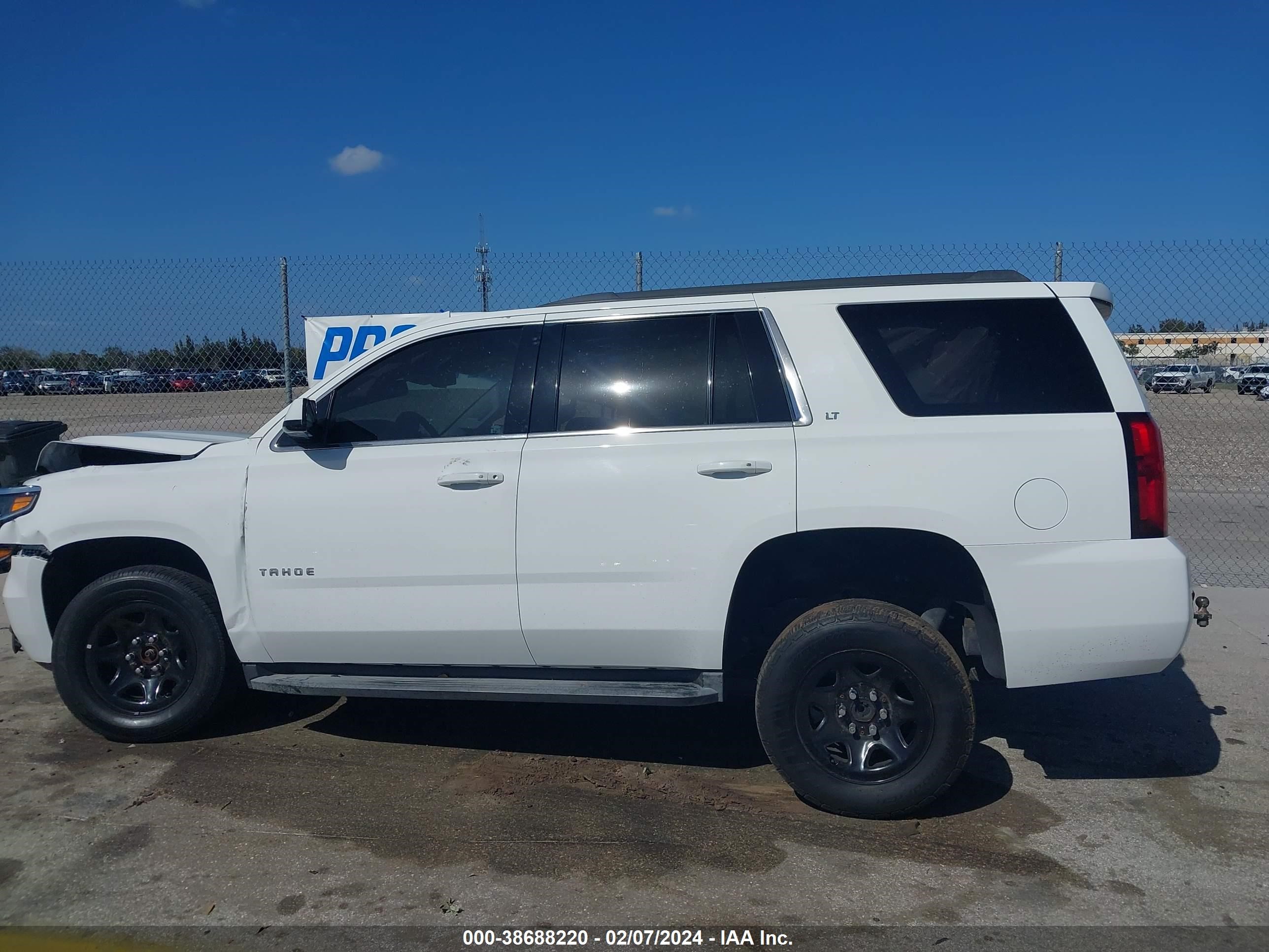 Photo 13 VIN: 1GNLCDEC6HR256298 - CHEVROLET TAHOE 