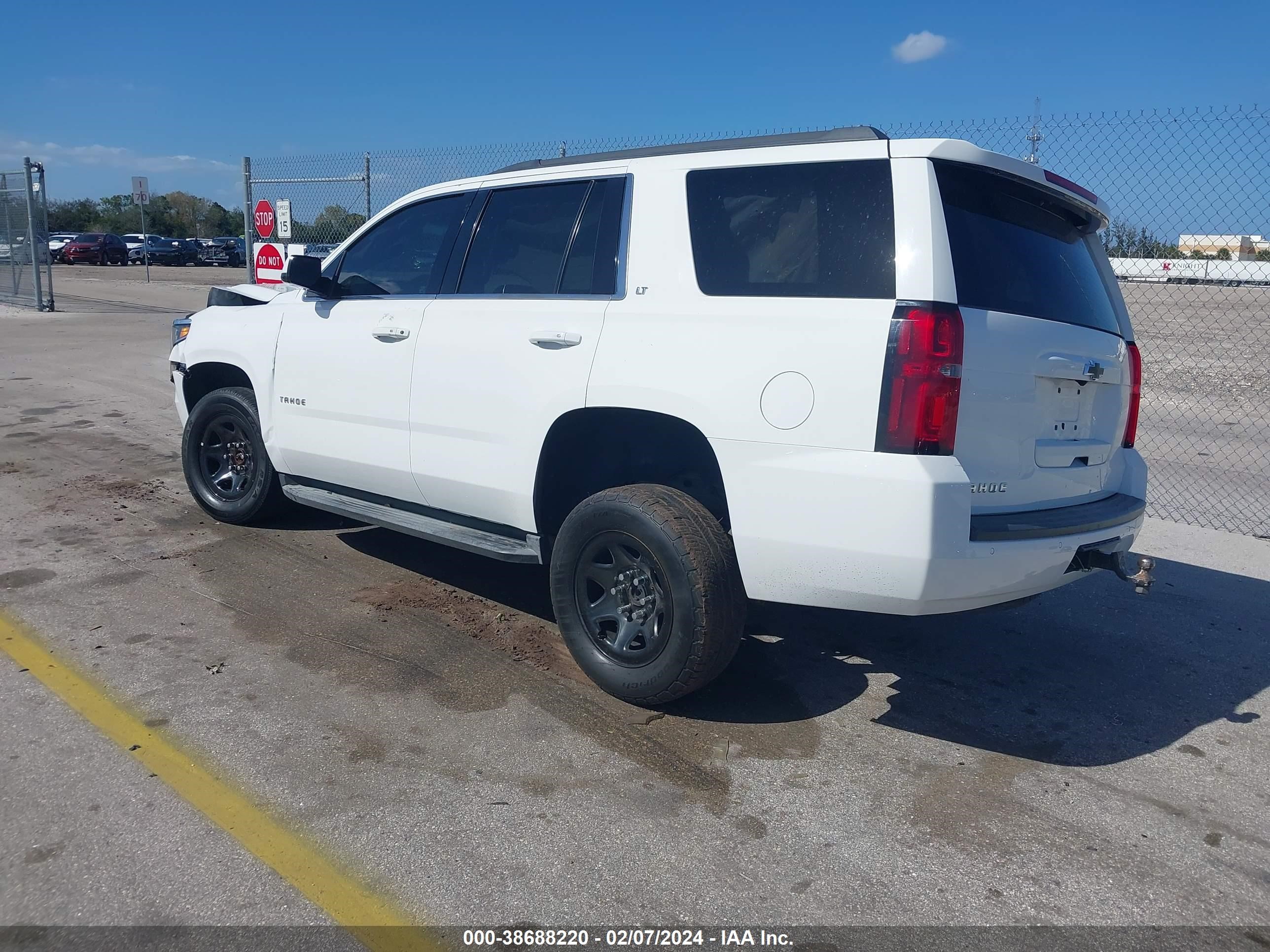 Photo 2 VIN: 1GNLCDEC6HR256298 - CHEVROLET TAHOE 