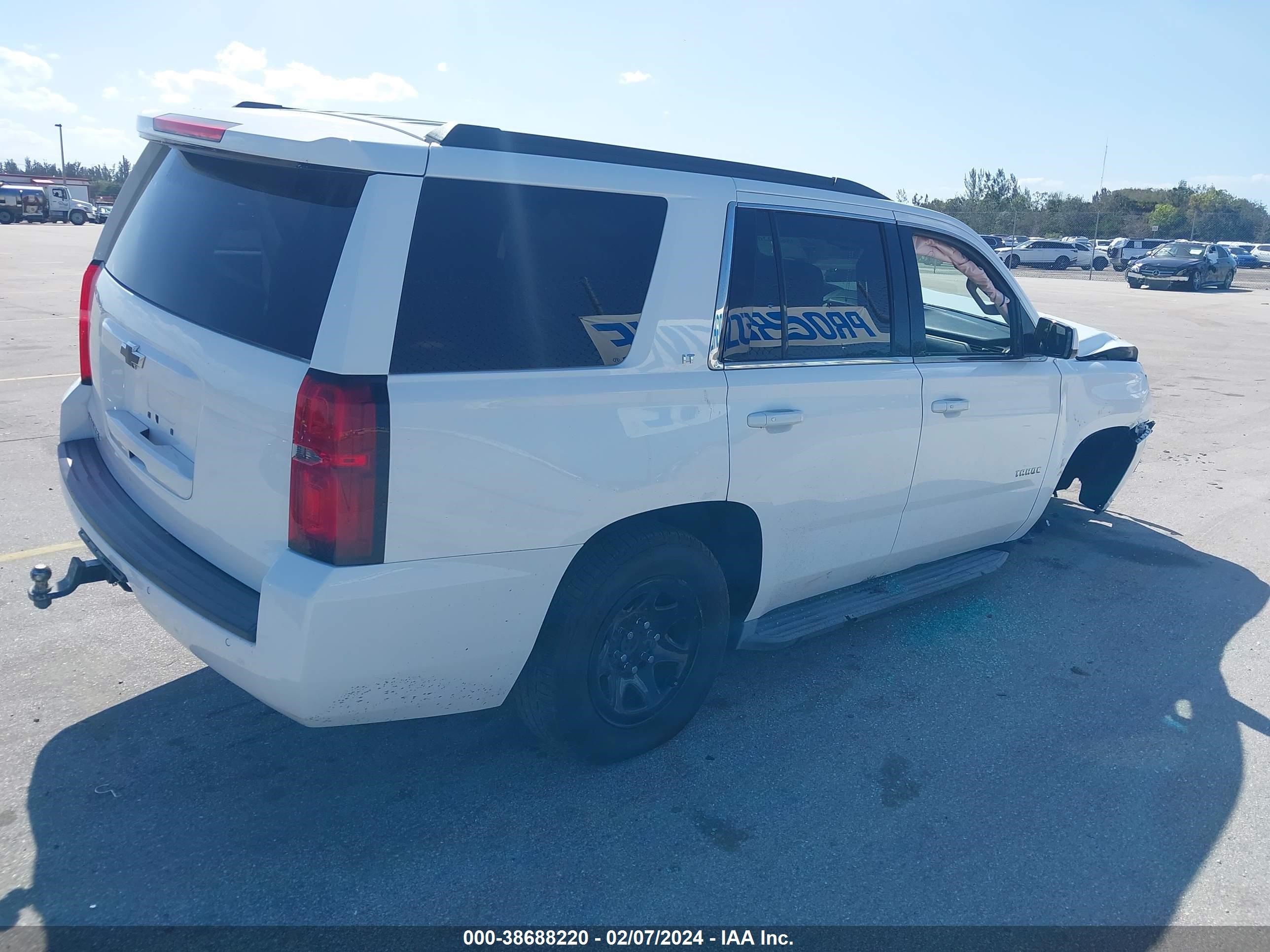 Photo 3 VIN: 1GNLCDEC6HR256298 - CHEVROLET TAHOE 