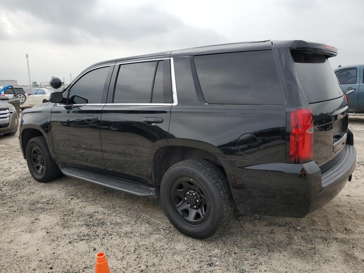 Photo 1 VIN: 1GNLCDEC6JR260955 - CHEVROLET TAHOE 