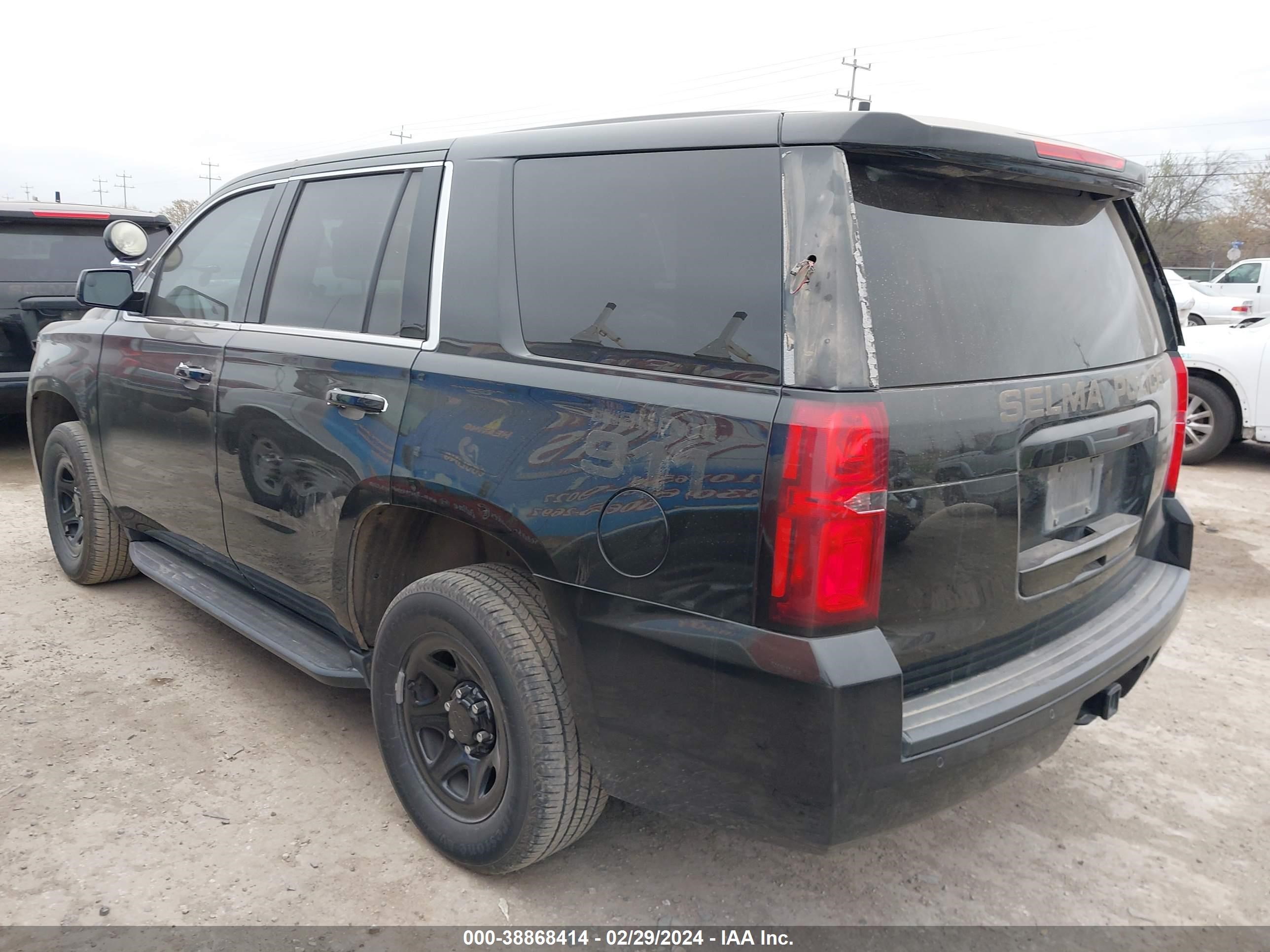 Photo 2 VIN: 1GNLCDEC8KR198136 - CHEVROLET TAHOE 