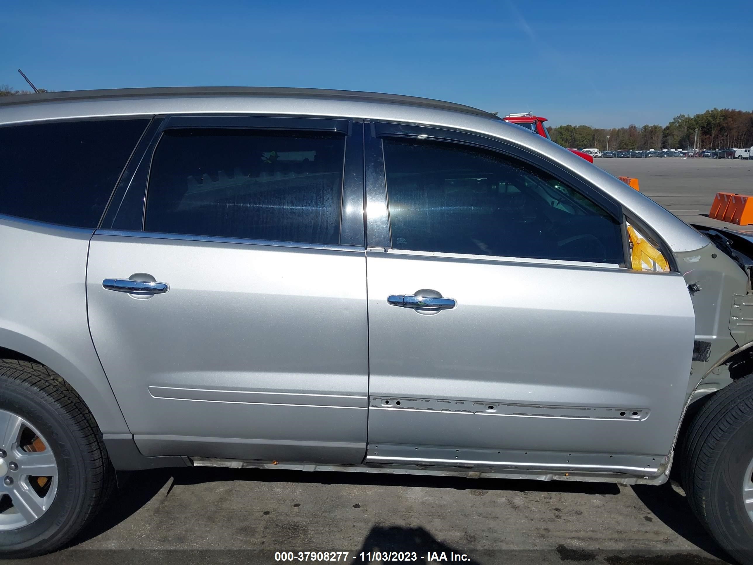 Photo 13 VIN: 1GNLRFED4AS104523 - CHEVROLET TRAVERSE 