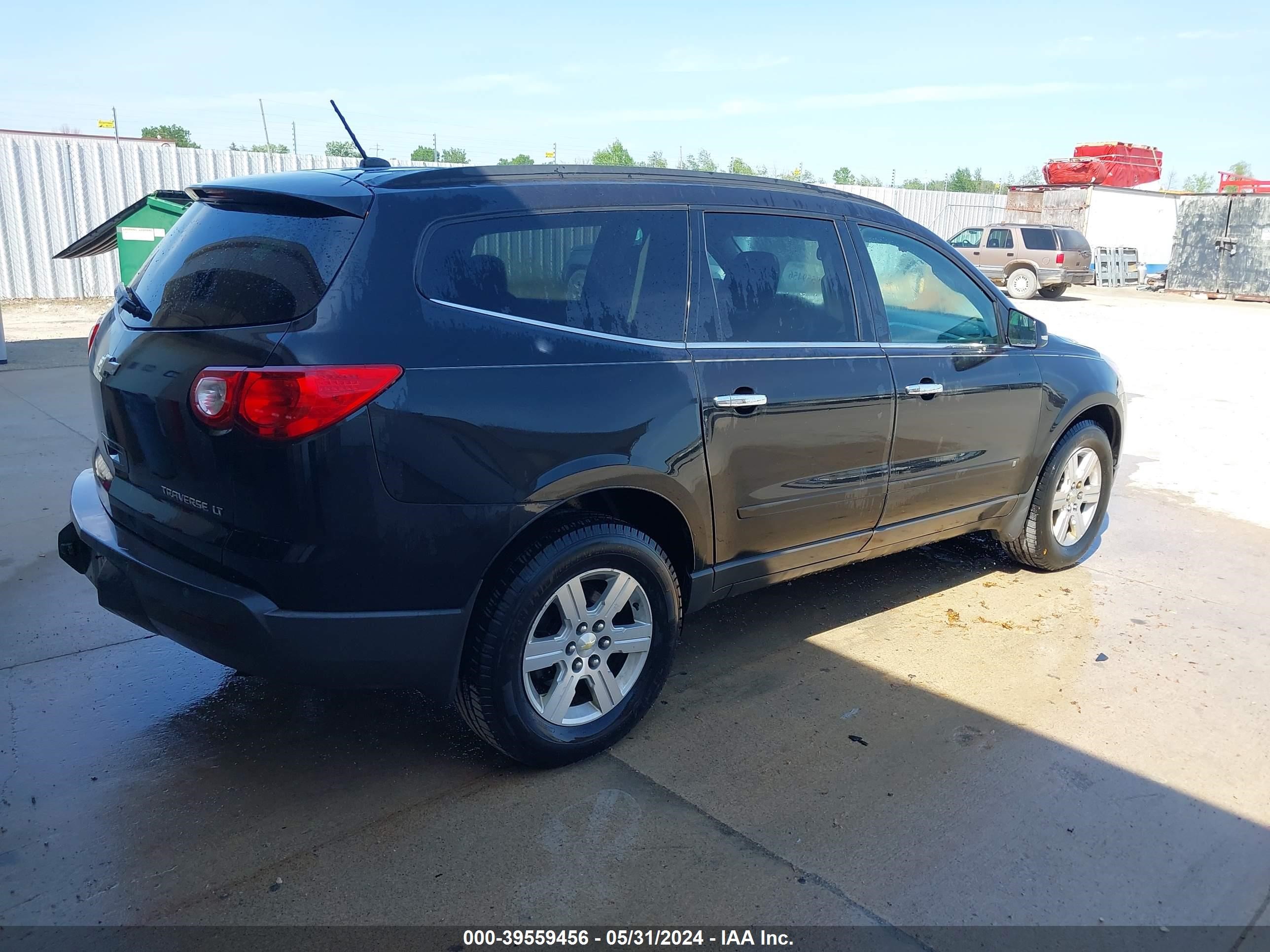 Photo 3 VIN: 1GNLRFED4AS131463 - CHEVROLET TRAVERSE 