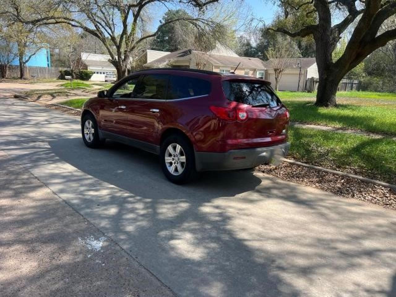 Photo 2 VIN: 1GNLRFED4AS132337 - CHEVROLET TRAVERSE 