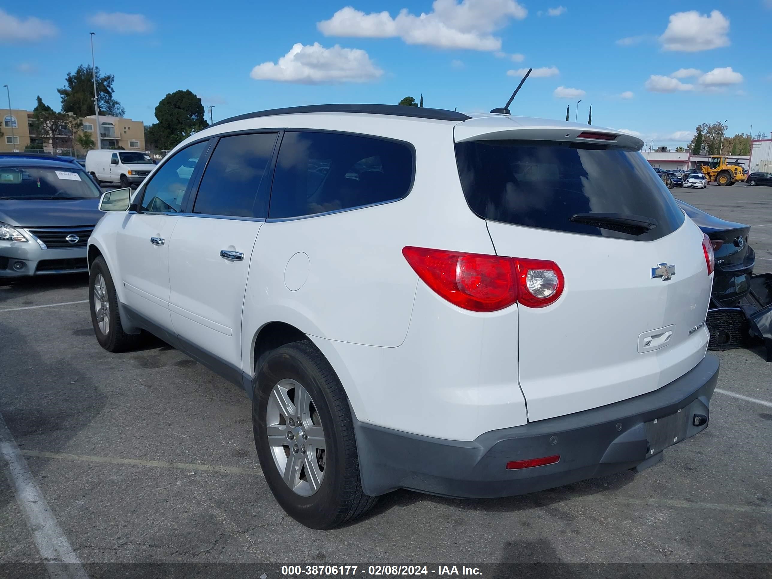 Photo 2 VIN: 1GNLRFED9AS117994 - CHEVROLET TRAVERSE 