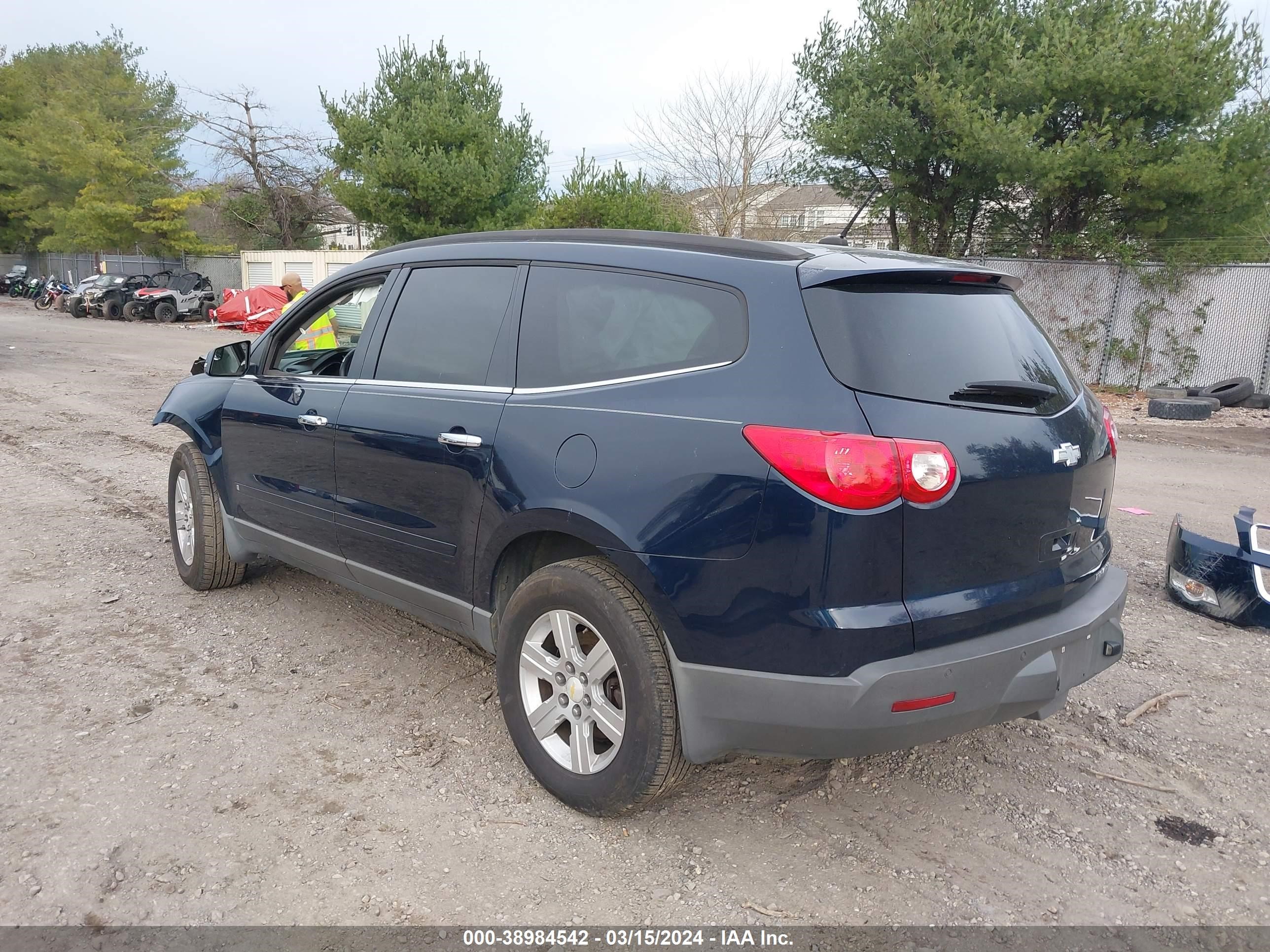 Photo 2 VIN: 1GNLVFED1AS147714 - CHEVROLET TRAVERSE 