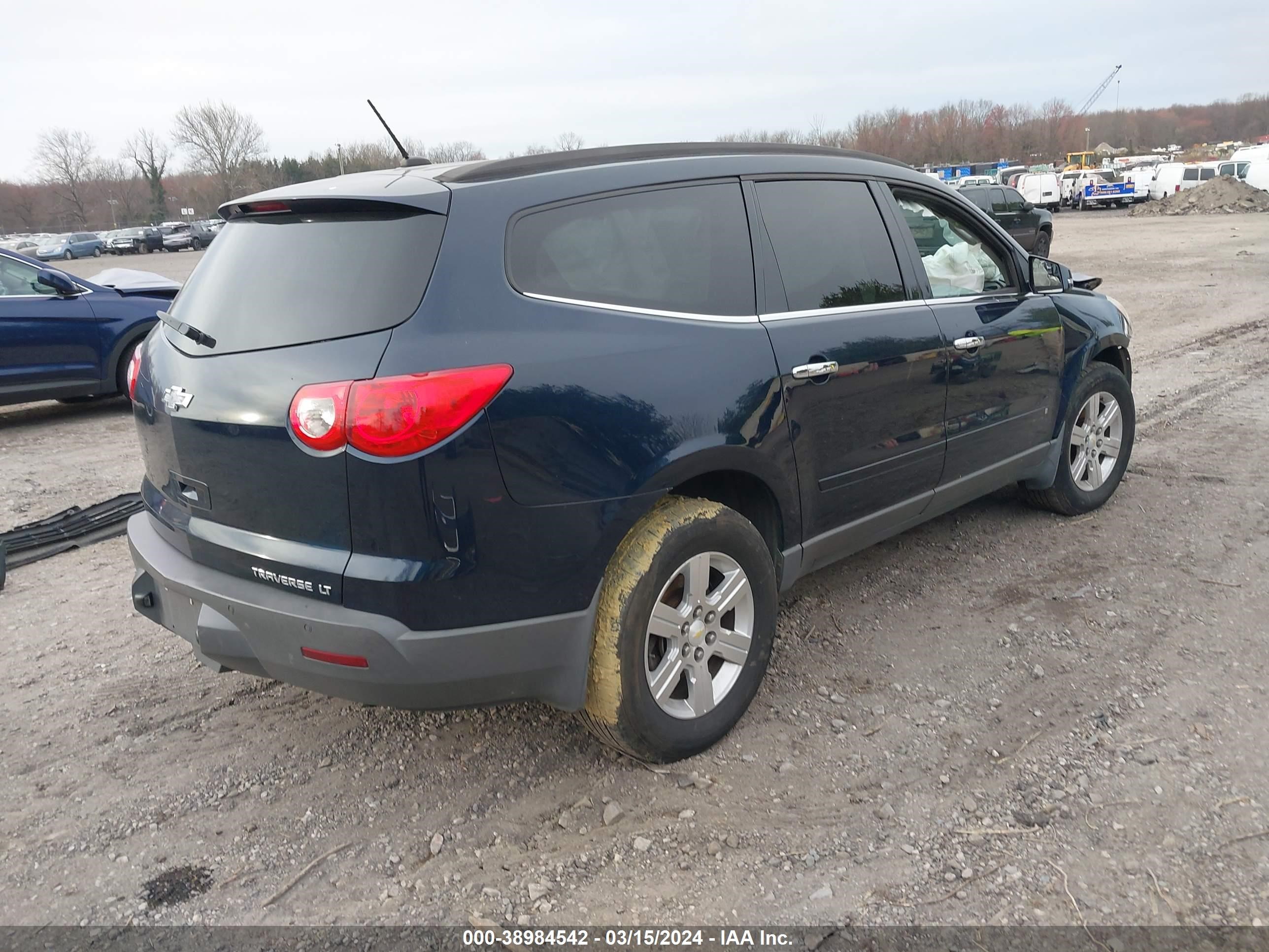 Photo 3 VIN: 1GNLVFED1AS147714 - CHEVROLET TRAVERSE 