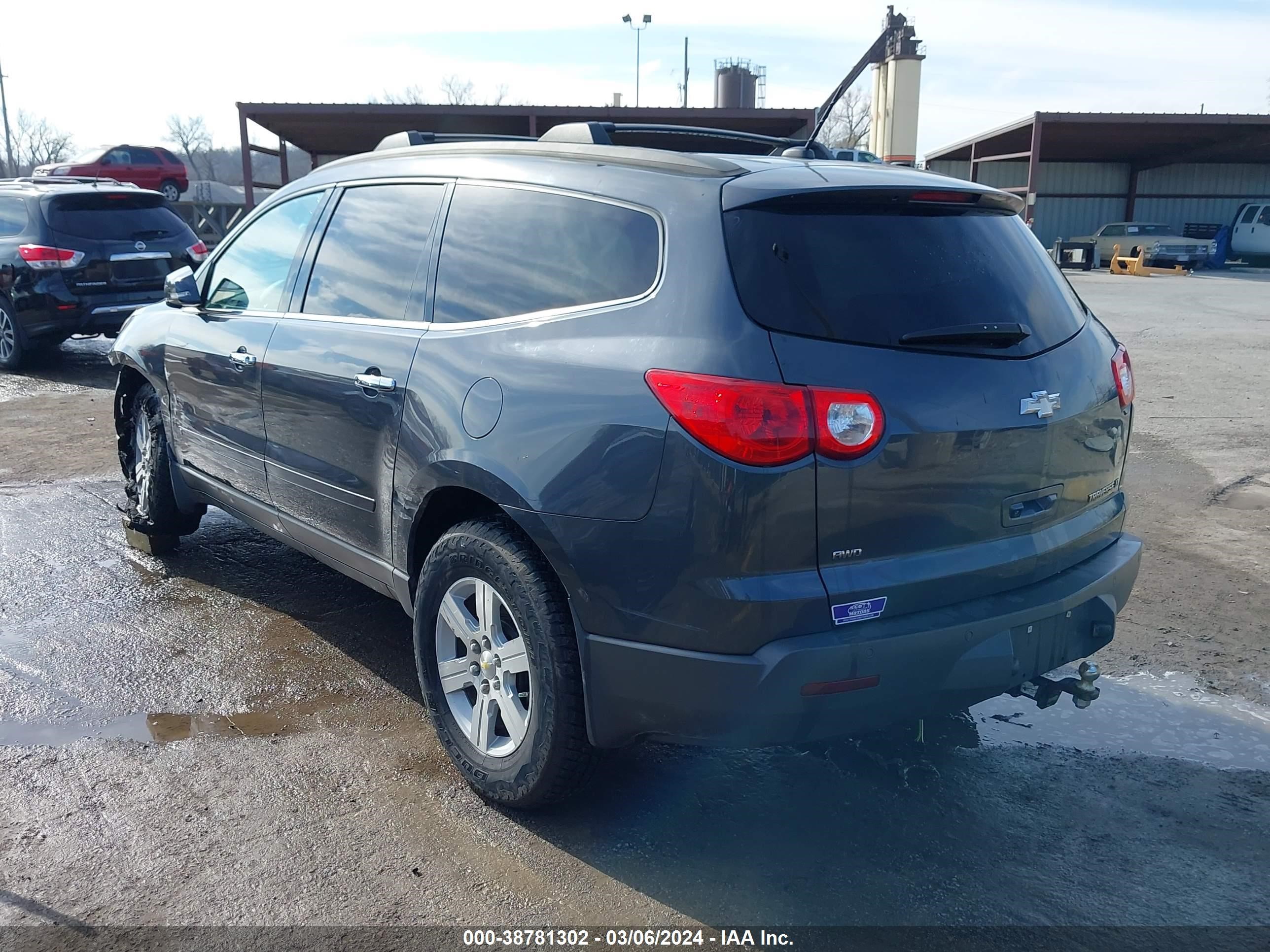 Photo 2 VIN: 1GNLVFED2AS138620 - CHEVROLET TRAVERSE 