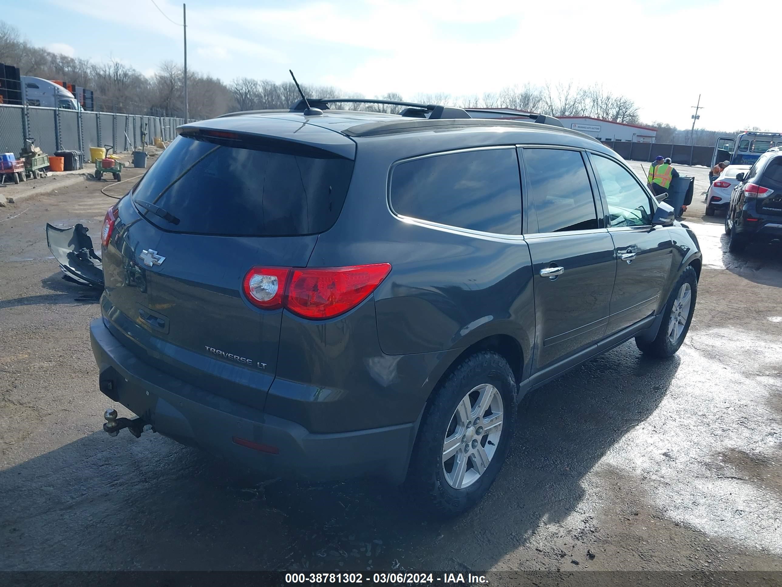 Photo 3 VIN: 1GNLVFED2AS138620 - CHEVROLET TRAVERSE 