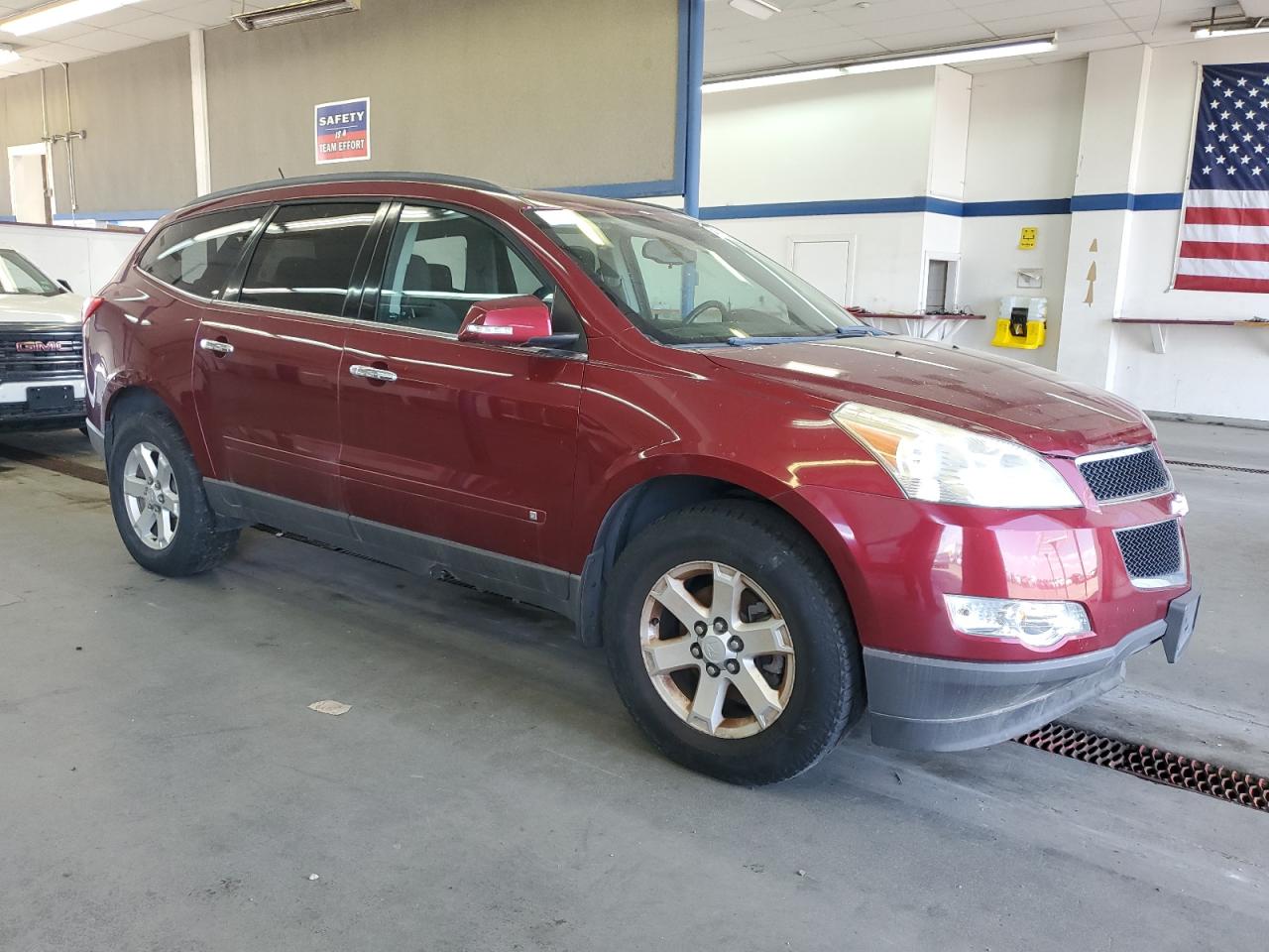 Photo 3 VIN: 1GNLVFED6AS117639 - CHEVROLET TRAVERSE 