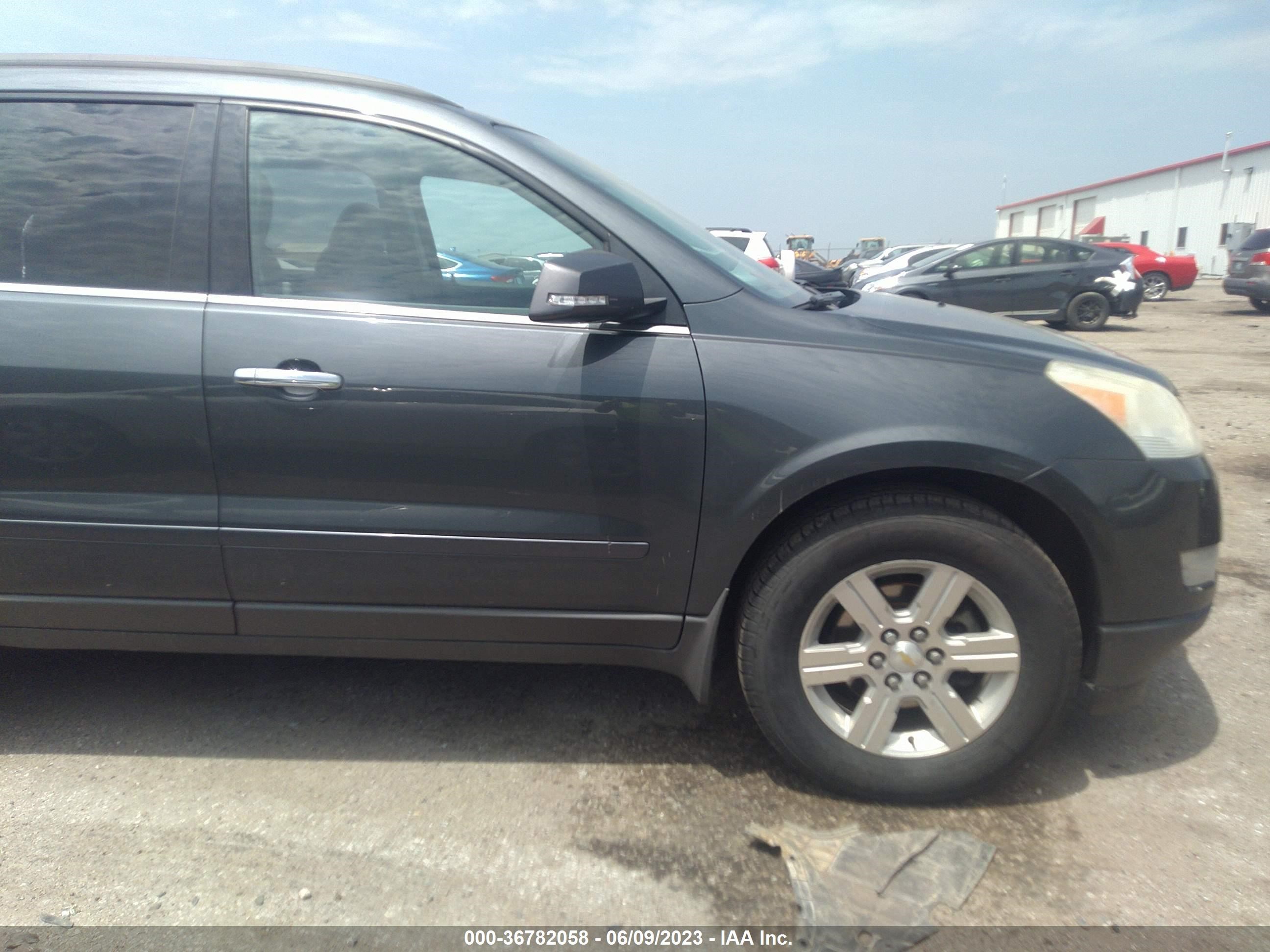 Photo 12 VIN: 1GNLVGED1AJ242575 - CHEVROLET TRAVERSE 