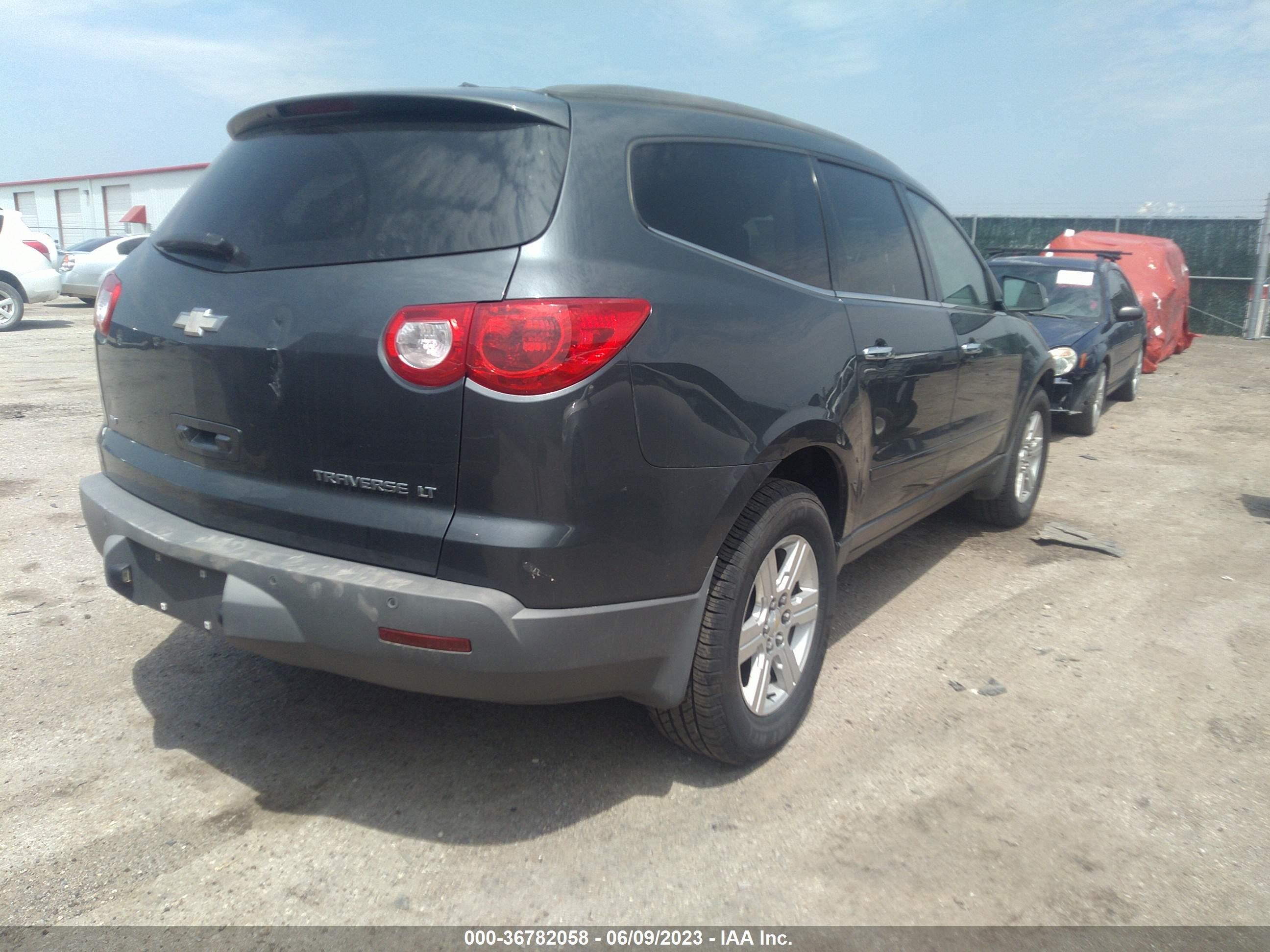 Photo 3 VIN: 1GNLVGED1AJ242575 - CHEVROLET TRAVERSE 