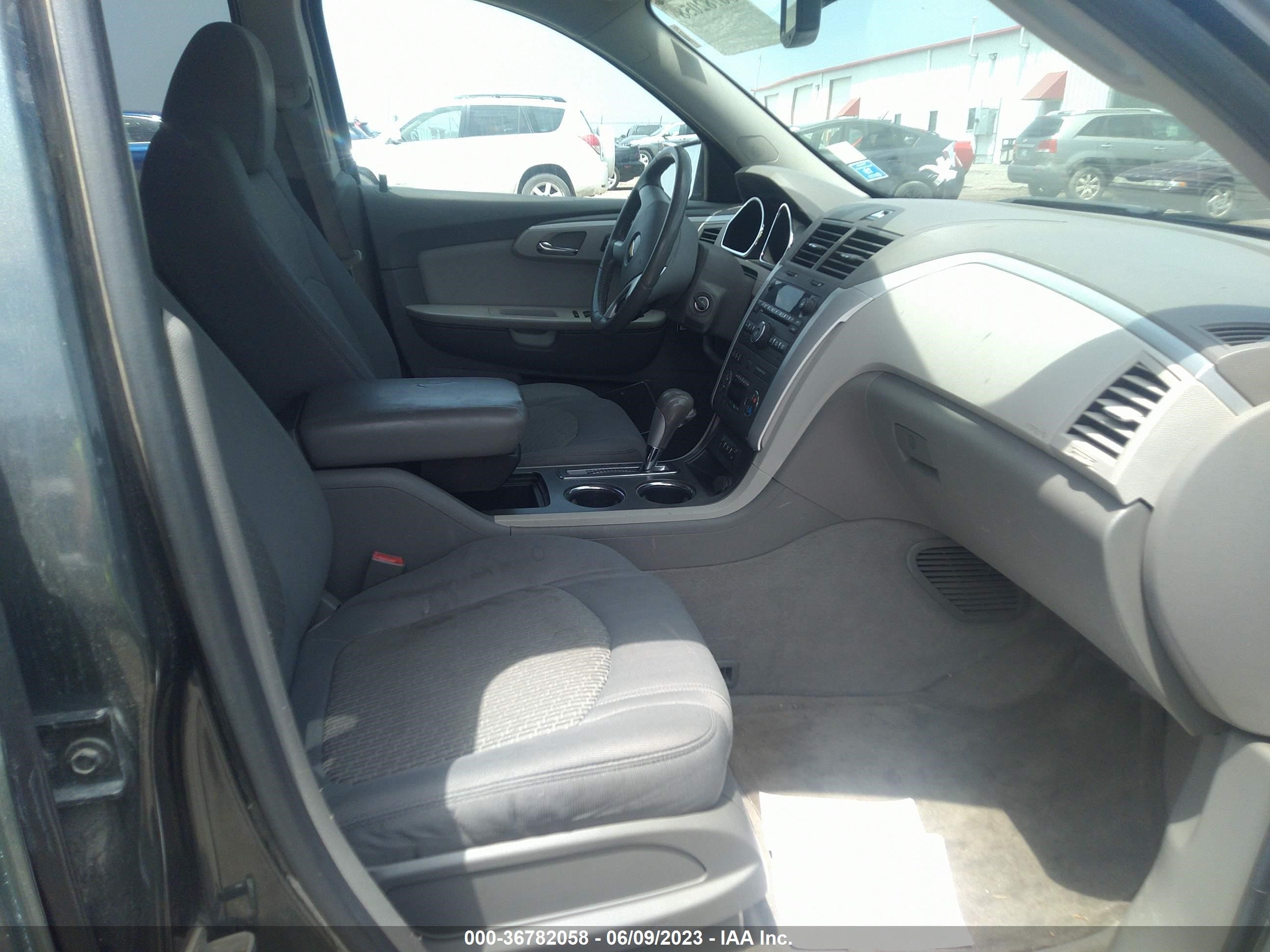 Photo 4 VIN: 1GNLVGED1AJ242575 - CHEVROLET TRAVERSE 