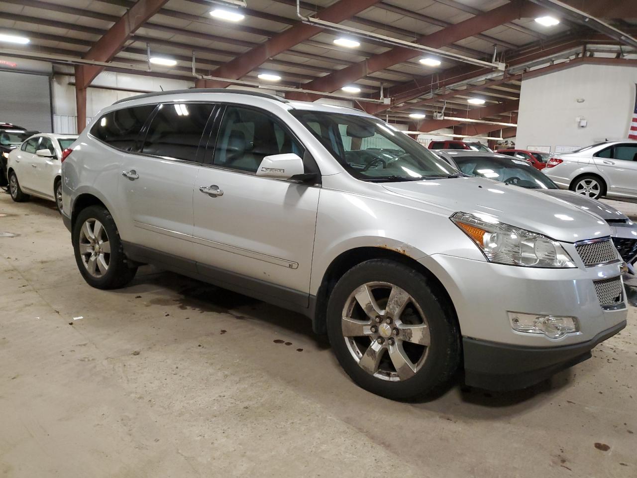 Photo 3 VIN: 1GNLVHED2AS118833 - CHEVROLET TRAVERSE 