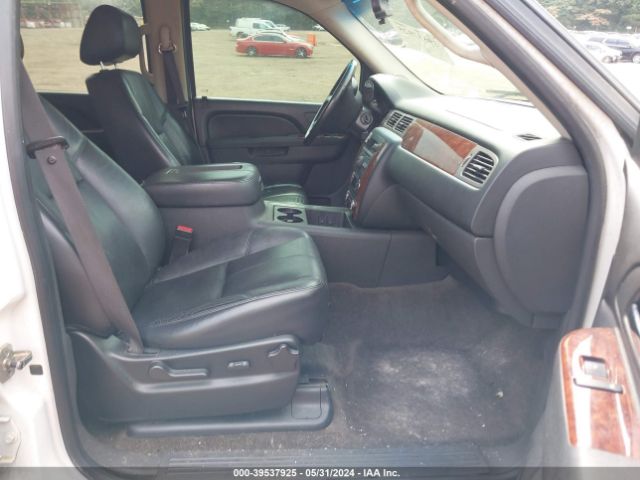 Photo 4 VIN: 1GNMCBE30AR203904 - CHEVROLET TAHOE 