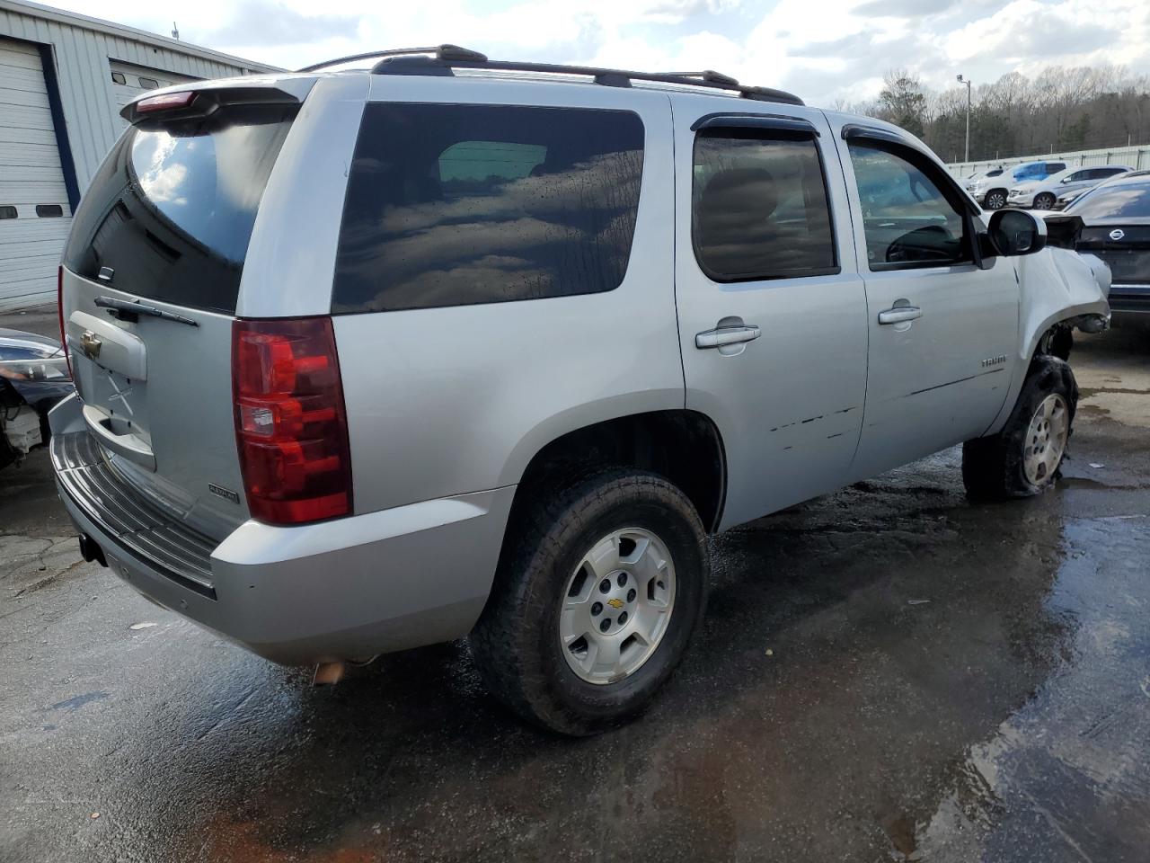 Photo 2 VIN: 1GNMCBE33AR226562 - CHEVROLET TAHOE 