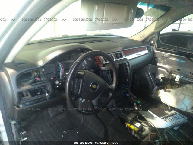 Photo 4 VIN: 1GNMCBE36AR228130 - CHEVROLET TAHOE 