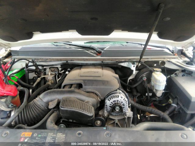 Photo 9 VIN: 1GNSC5E05CR218402 - CHEVROLET SUBURBAN 