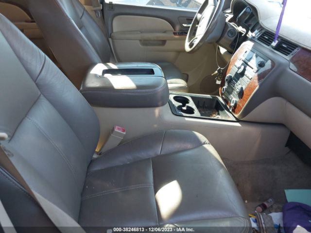 Photo 4 VIN: 1GNSCAE01BR142538 - CHEVROLET TAHOE 