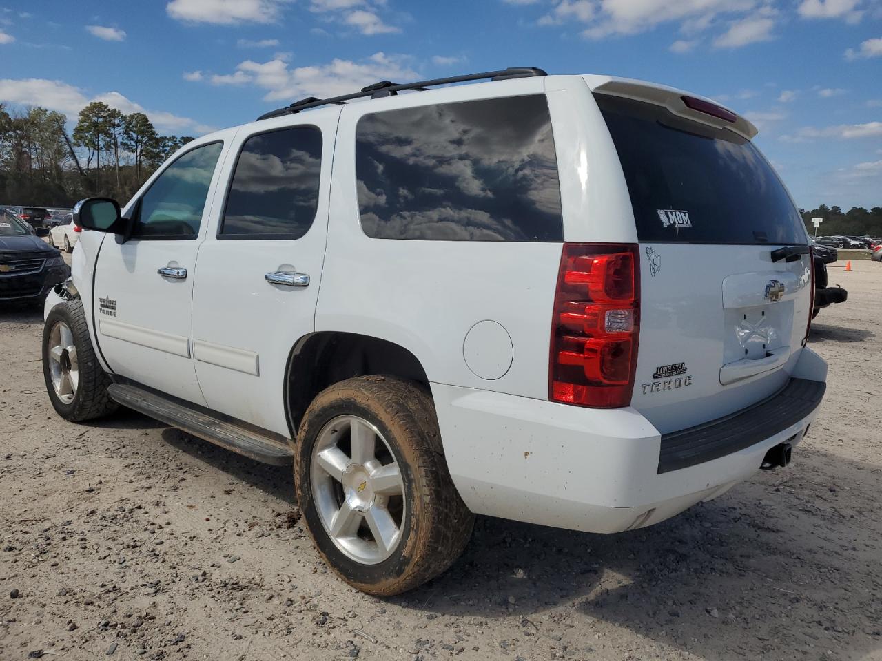 Photo 1 VIN: 1GNSCAE02BR139695 - CHEVROLET TAHOE 