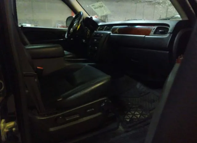 Photo 4 VIN: 1GNSCAE02BR280881 - CHEVROLET TAHOE 