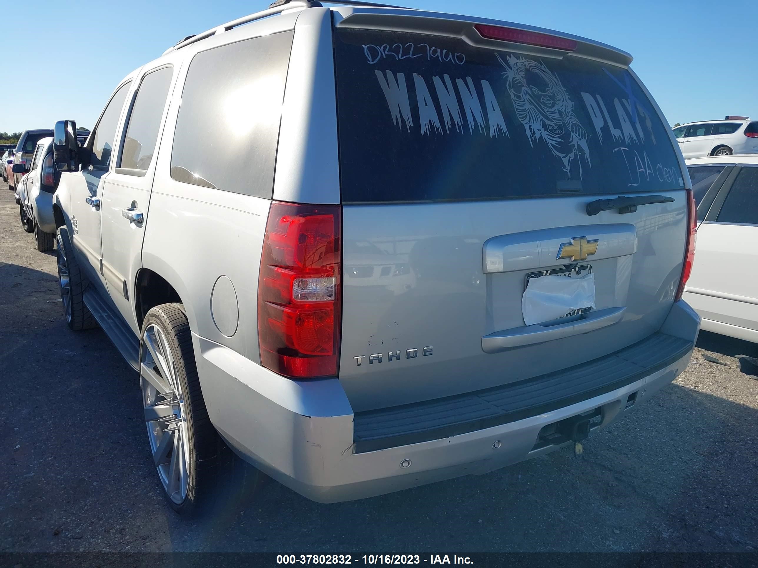 Photo 2 VIN: 1GNSCAE02DR227990 - CHEVROLET TAHOE 