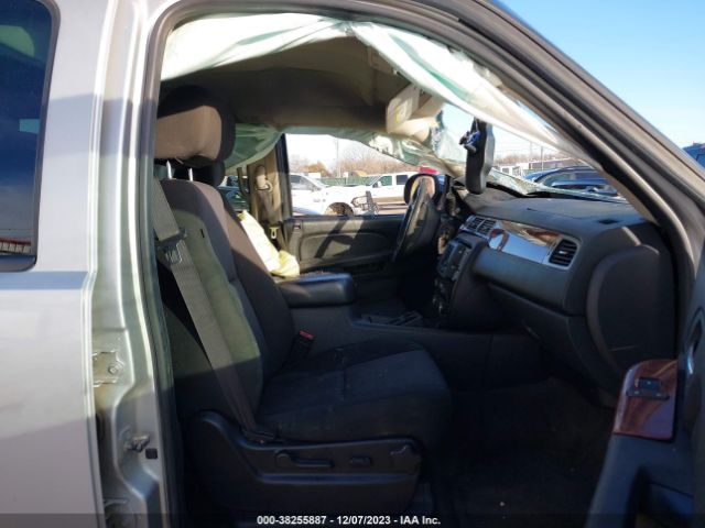 Photo 4 VIN: 1GNSCAE03BR154691 - CHEVROLET TAHOE 