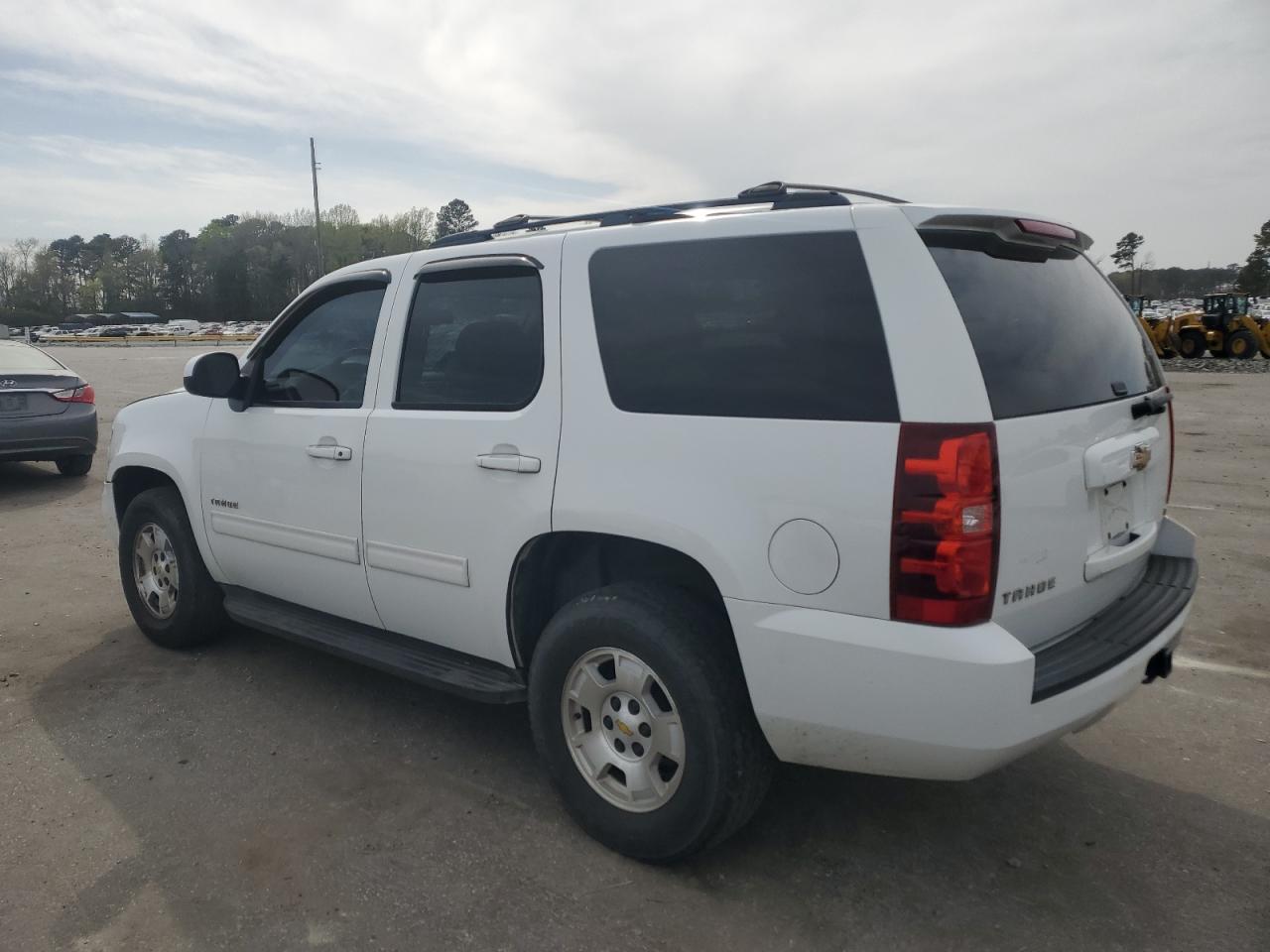 Photo 1 VIN: 1GNSCAE07BR182882 - CHEVROLET TAHOE 