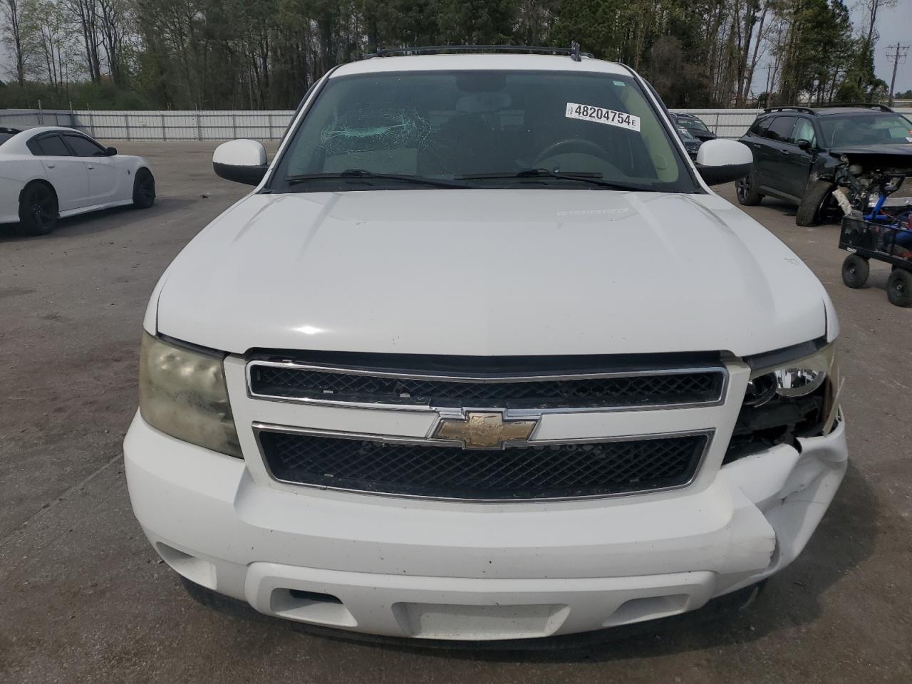 Photo 4 VIN: 1GNSCAE07BR182882 - CHEVROLET TAHOE 