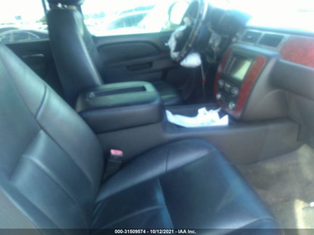 Photo 4 VIN: 1GNSCAE07BR223849 - CHEVROLET TAHOE 