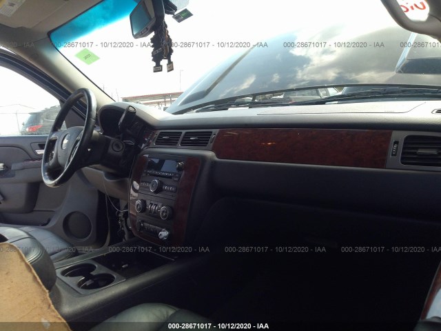 Photo 4 VIN: 1GNSCAE08DR108793 - CHEVROLET TAHOE 