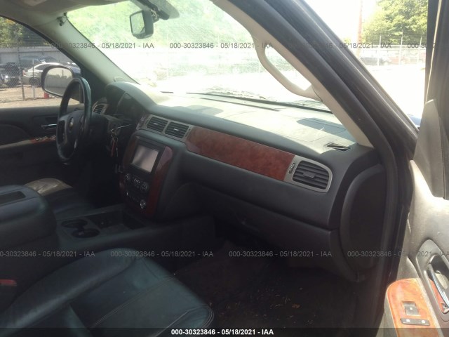 Photo 4 VIN: 1GNSCAE09BR100876 - CHEVROLET TAHOE 