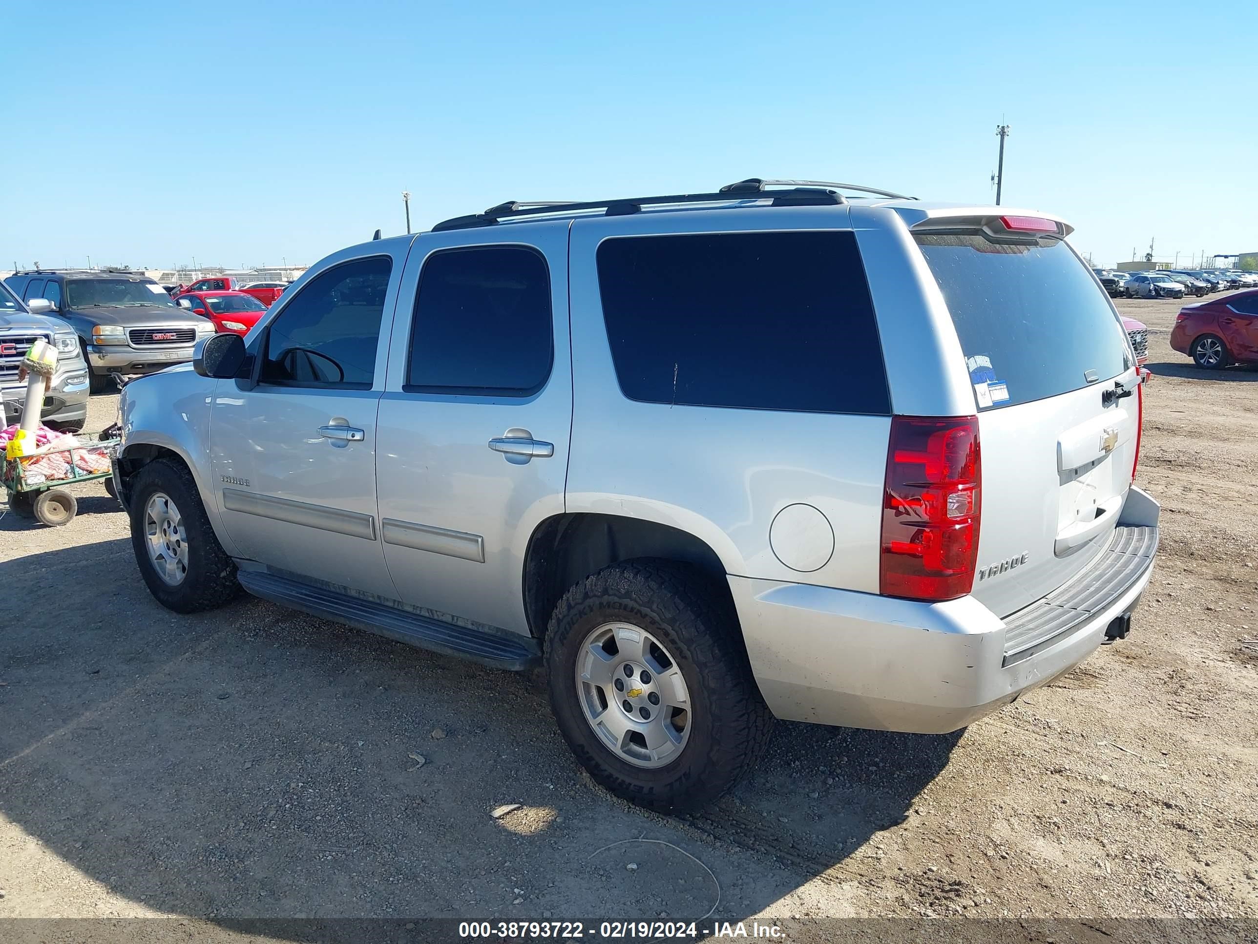 Photo 2 VIN: 1GNSCAE09BR259168 - CHEVROLET TAHOE 