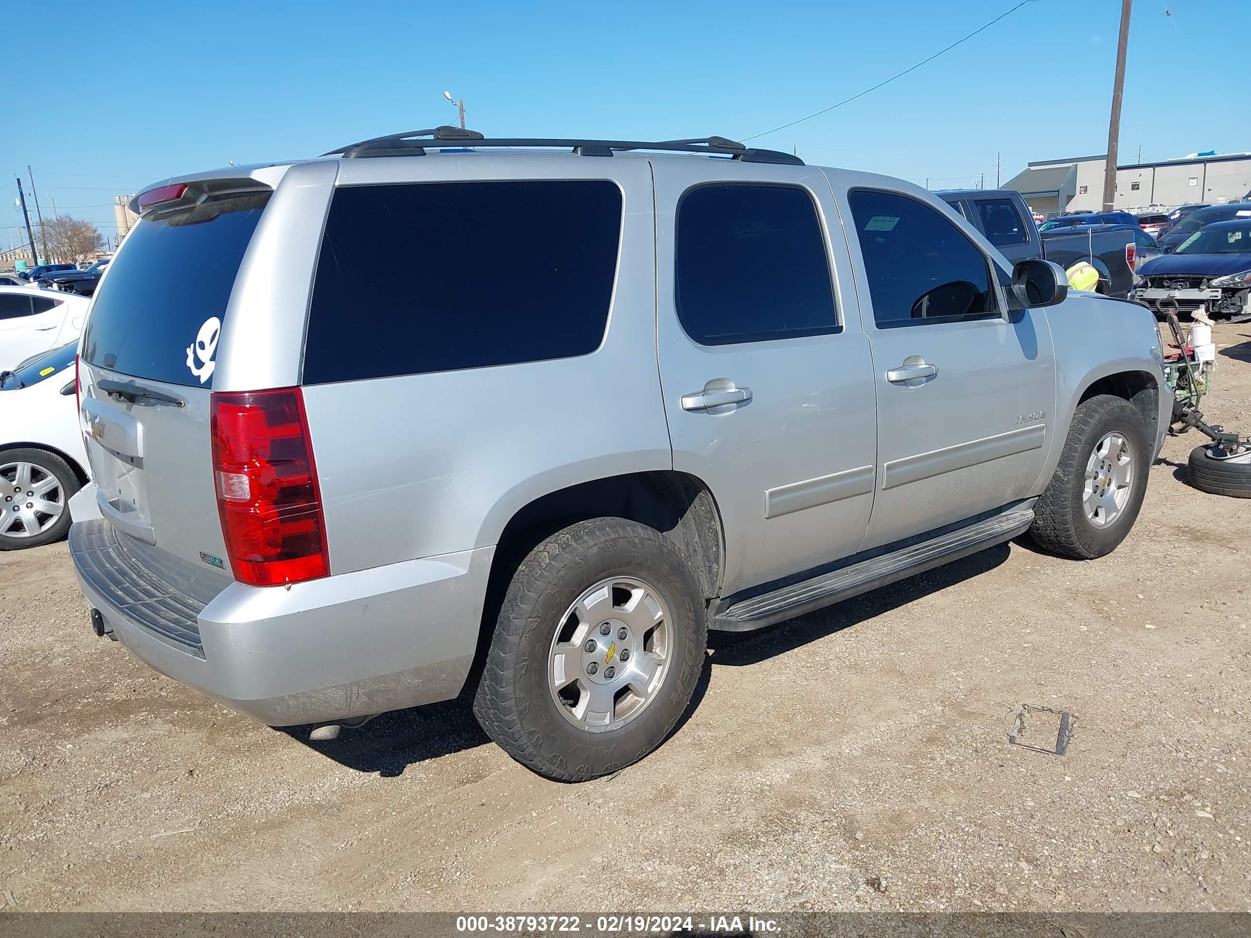 Photo 3 VIN: 1GNSCAE09BR259168 - CHEVROLET TAHOE 