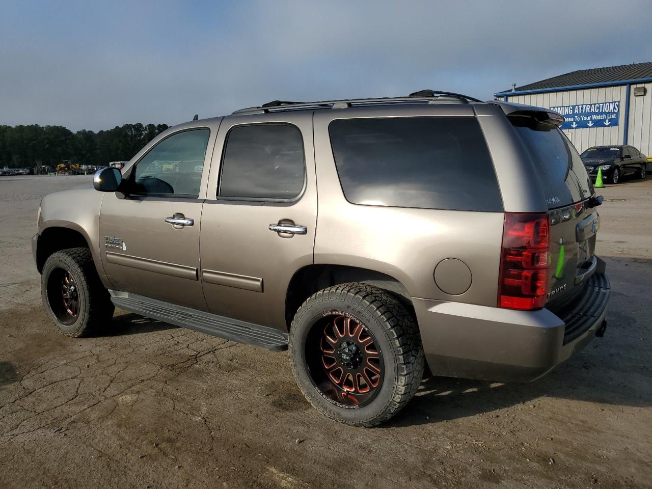 Photo 1 VIN: 1GNSCAE09BR370402 - CHEVROLET TAHOE 