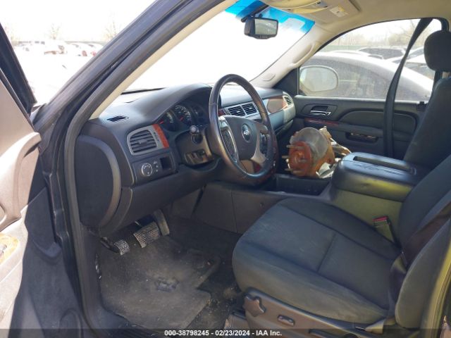 Photo 4 VIN: 1GNSCAE0XDR235934 - CHEVROLET TAHOE 