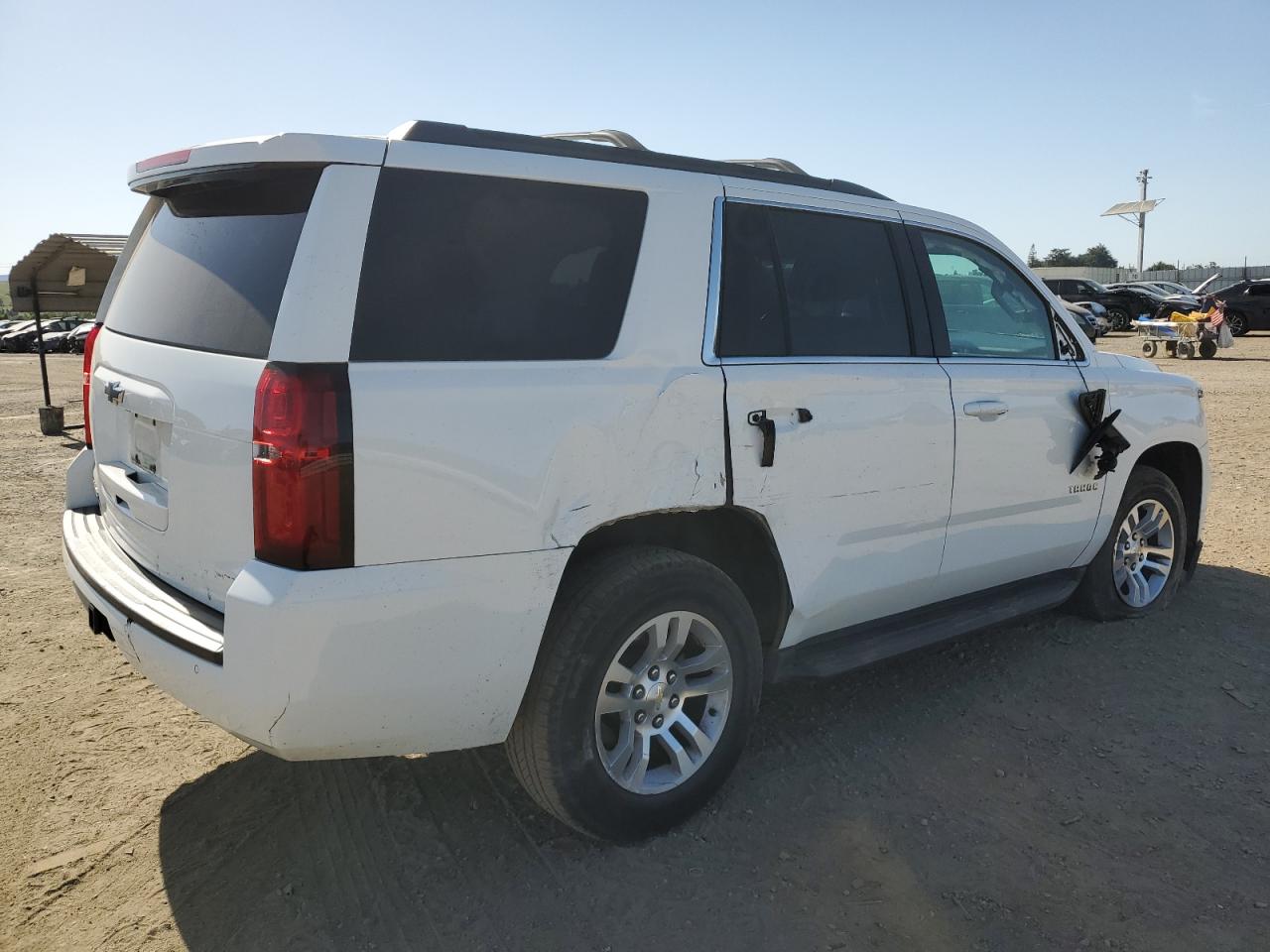 Photo 2 VIN: 1GNSCAEC6JR108152 - CHEVROLET TAHOE 