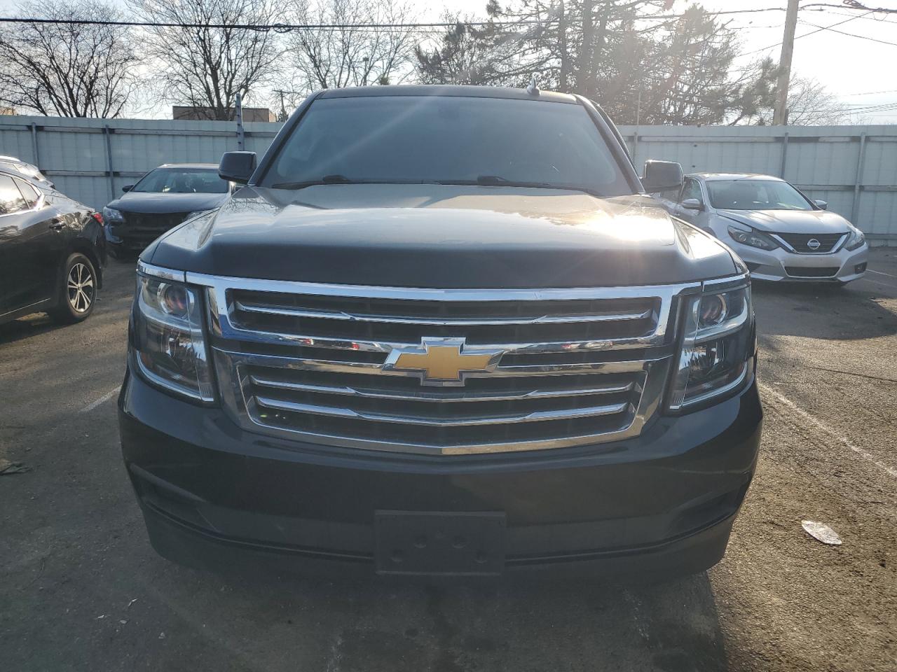 Photo 4 VIN: 1GNSCAKC0GR354854 - CHEVROLET TAHOE 