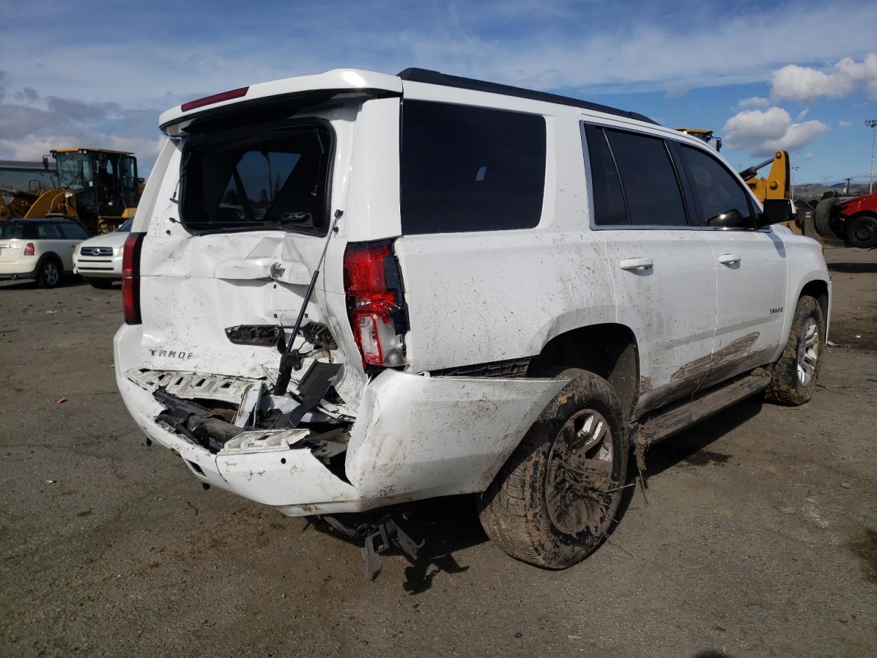 Photo 2 VIN: 1GNSCAKC0JR259945 - CHEVROLET TAHOE 